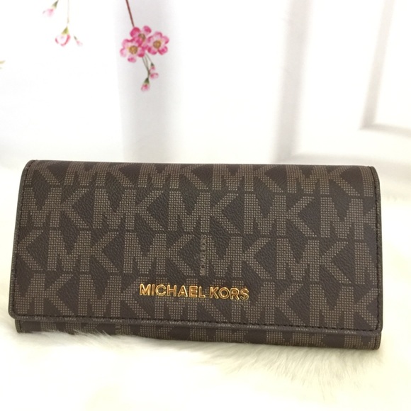 Michael Kors Handbags - 🌲NWT Michael Kors Brown / Acorn Wallet